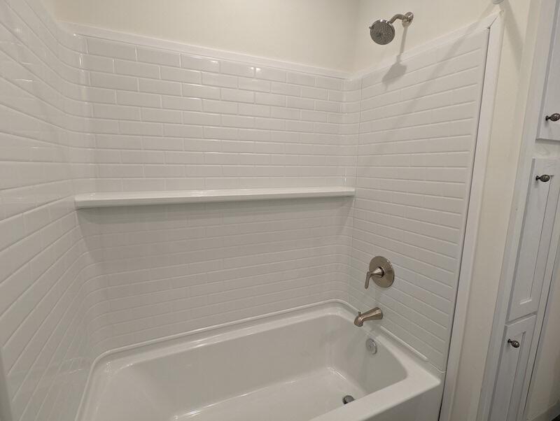 129 Long Level Road Southwest Floyd, VA 24091 - Photo 11 of 25 a bathroom with a bathtub