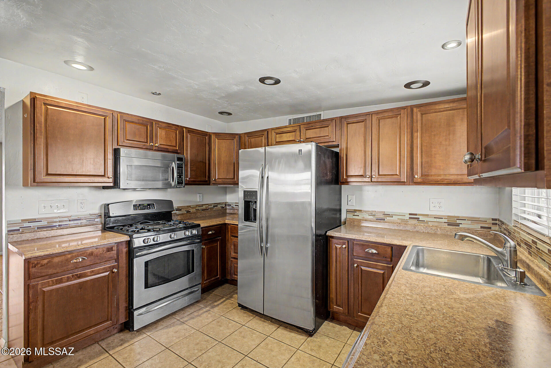 7640 East 27th Street Tucson, AZ 85710 - Photo 7 of 33 8 - 27th