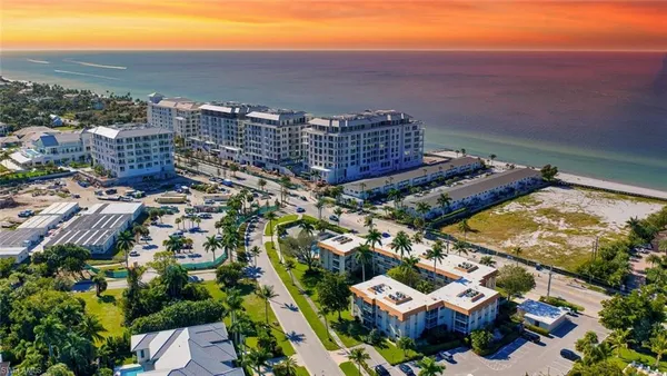 $679,000 | 1100 Gulf Shore Boulevard North, Unit 312, Naples, FL 34102