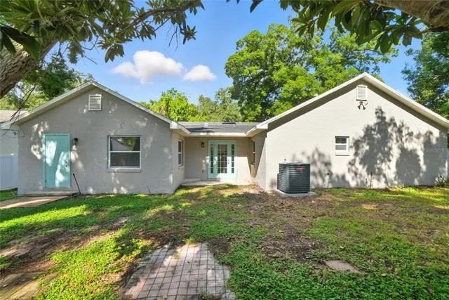 a view of a house with a yard