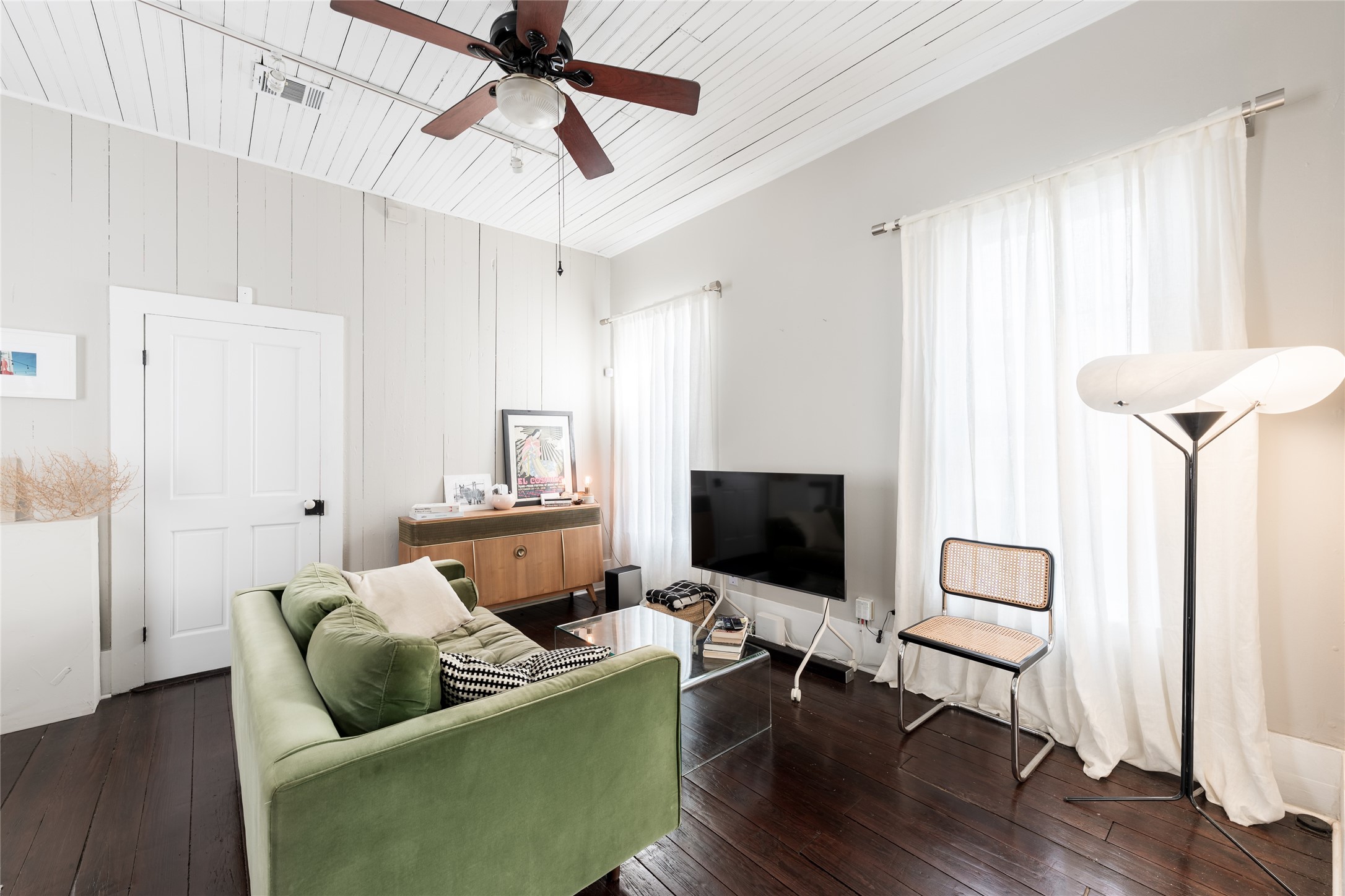 2011 Decatur Street Houston, TX 77007 - Photo 18 of 35 a living room with furniture and a flat screen tv