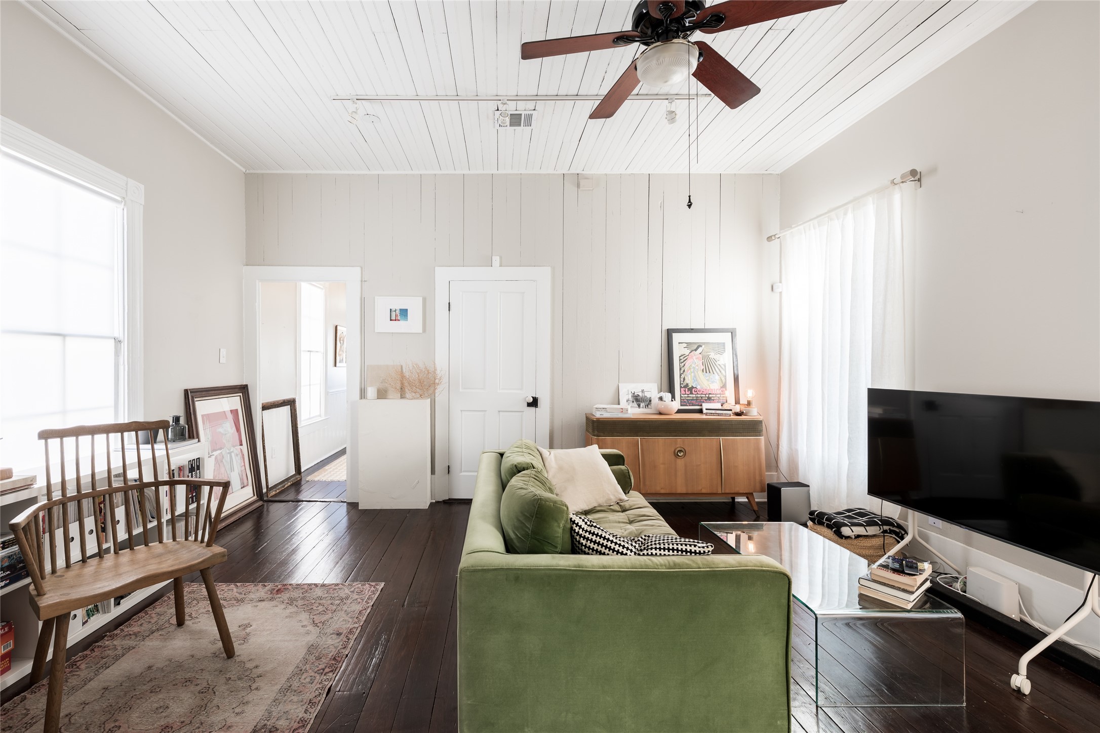 2011 Decatur Street Houston, TX 77007 - Photo 19 of 35 a living room with furniture and a flat screen tv