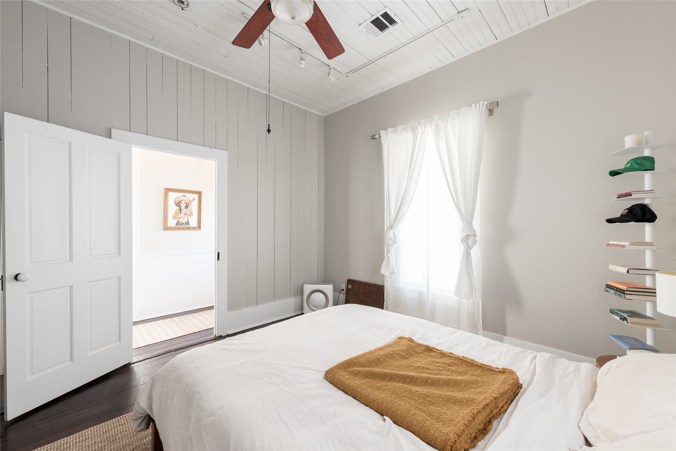 2011 Decatur Street Houston, TX 77007 - Photo 22 of 35 a bedroom with a bed and a cabinets