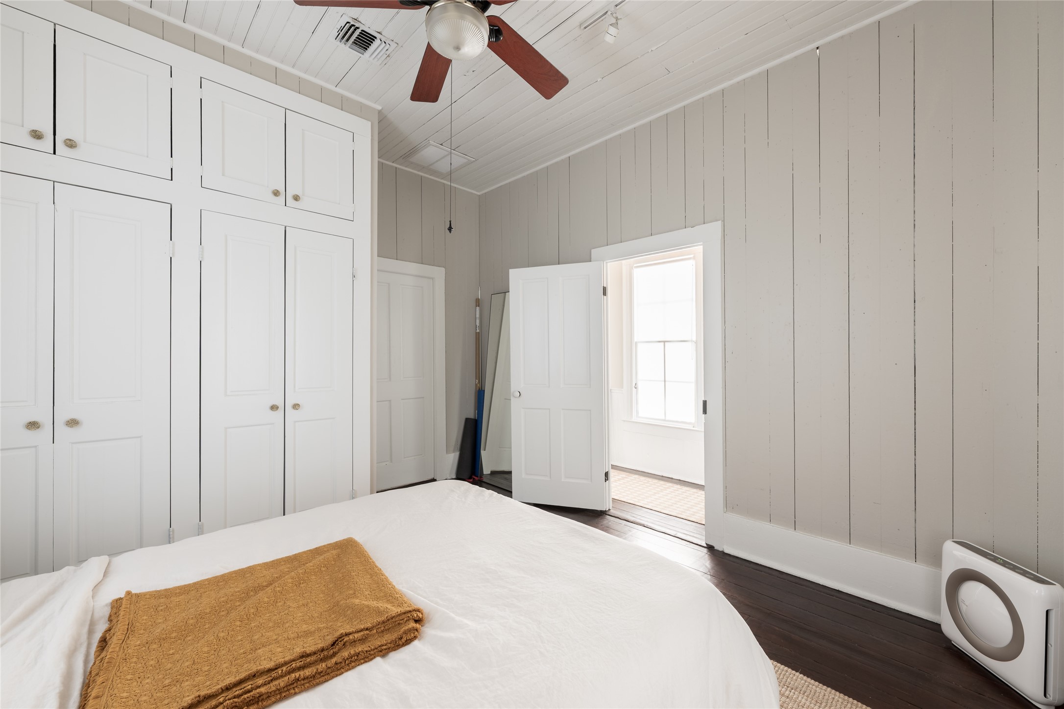2011 Decatur Street Houston, TX 77007 - Photo 23 of 35 a bedroom with a bed and a chandelier