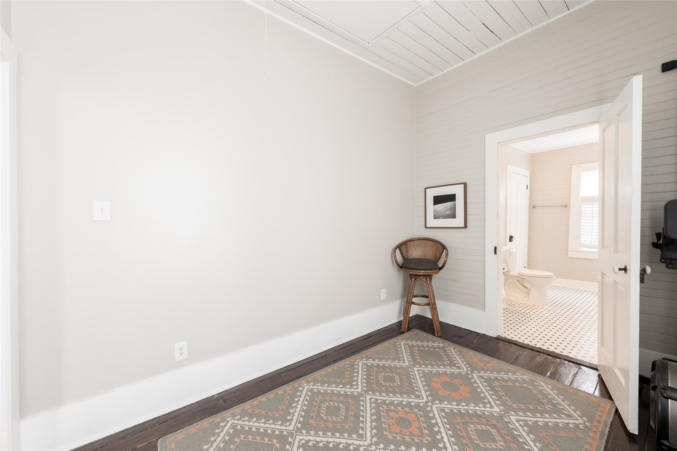 2011 Decatur Street Houston, TX 77007 - Photo 30 of 35 a picture of a room and a window