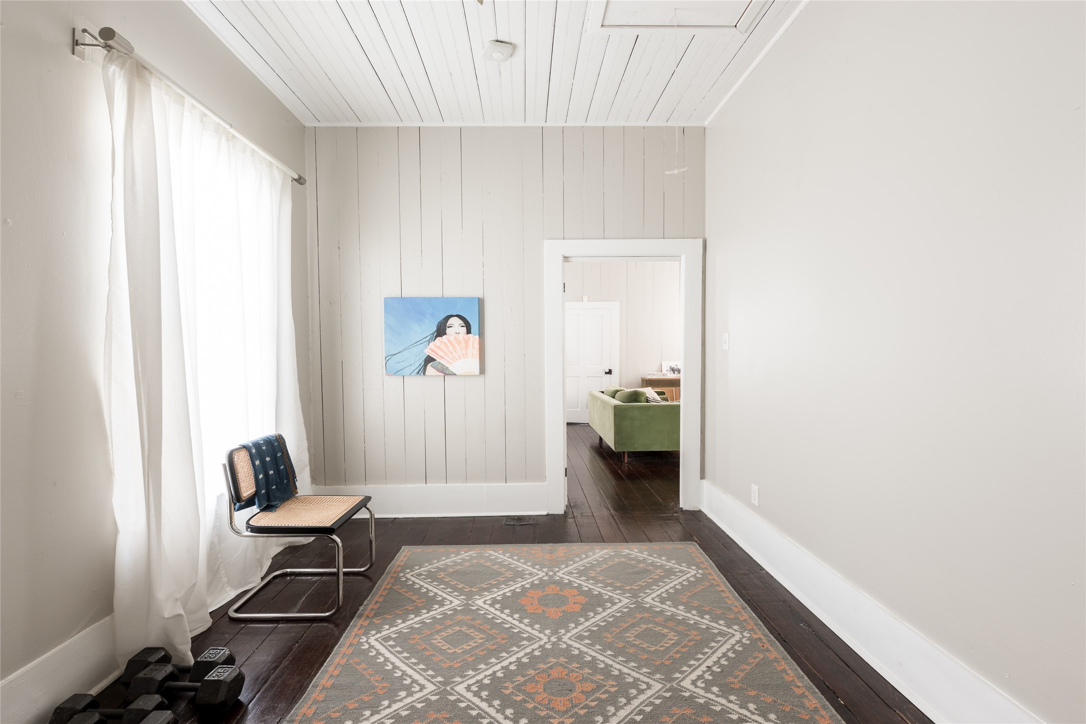 2011 Decatur Street Houston, TX 77007 - Photo 31 of 35 a view of a hallway with workspace and a window