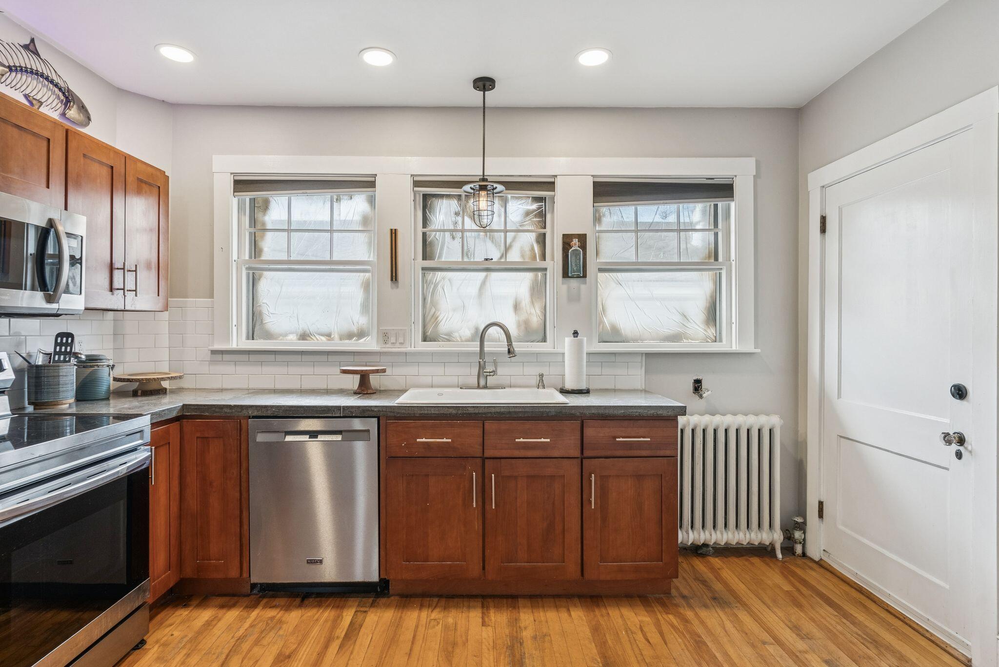 103 Deerfield Road Portland, ME 04101 - Photo 38 of 64 2nd Flr Kitchen