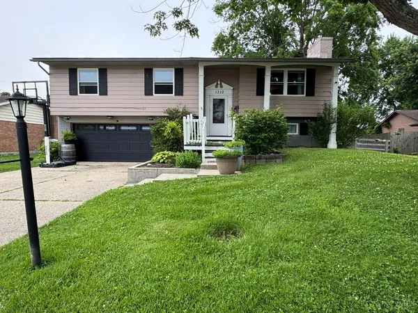 $225,000 | 1310 Westmoor Drive, Wilmington, OH 45177