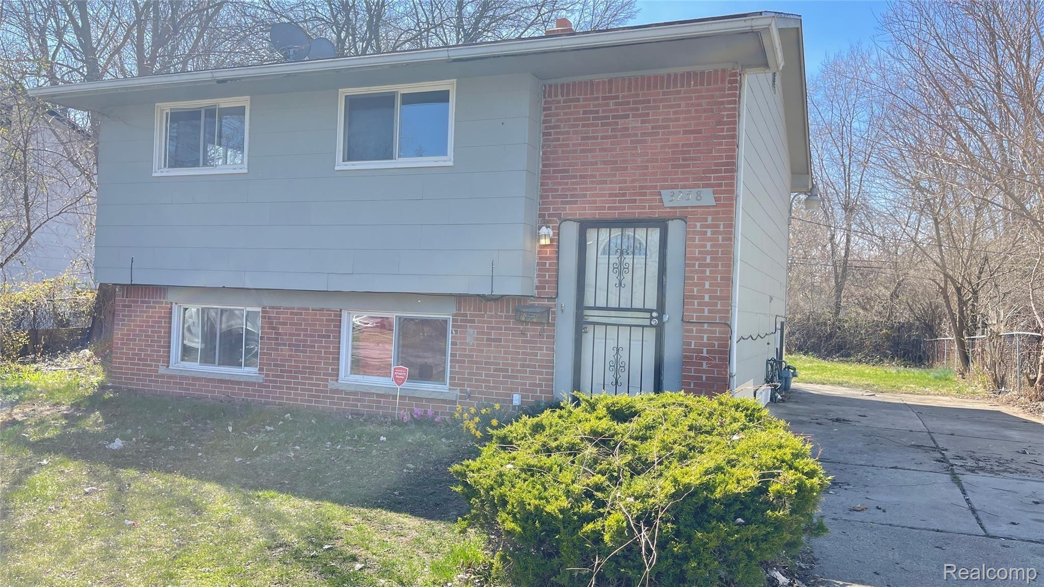 3258 Spring Hill Avenue Inkster, MI 48141 - Photo 3 of 21 5DDF8677-6C48-4FEB-ABAB-1DF56B9FBD9B.jpeg