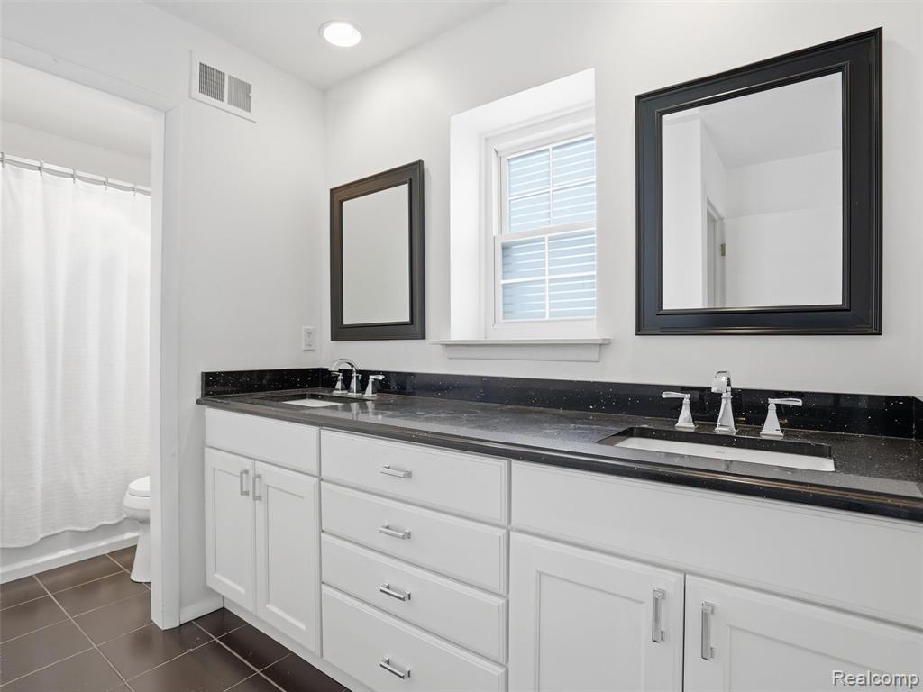 115 Manor Way Rochester Hills, MI 48309 - Photo 20 of 46 Gallery Image 20