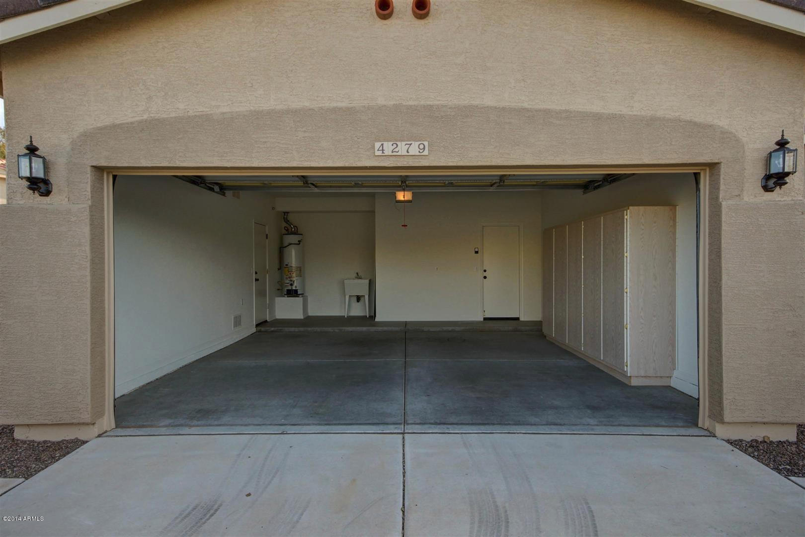 4279 East Walnut Road Gilbert, AZ 85298 - Photo 14 of 34 Garage