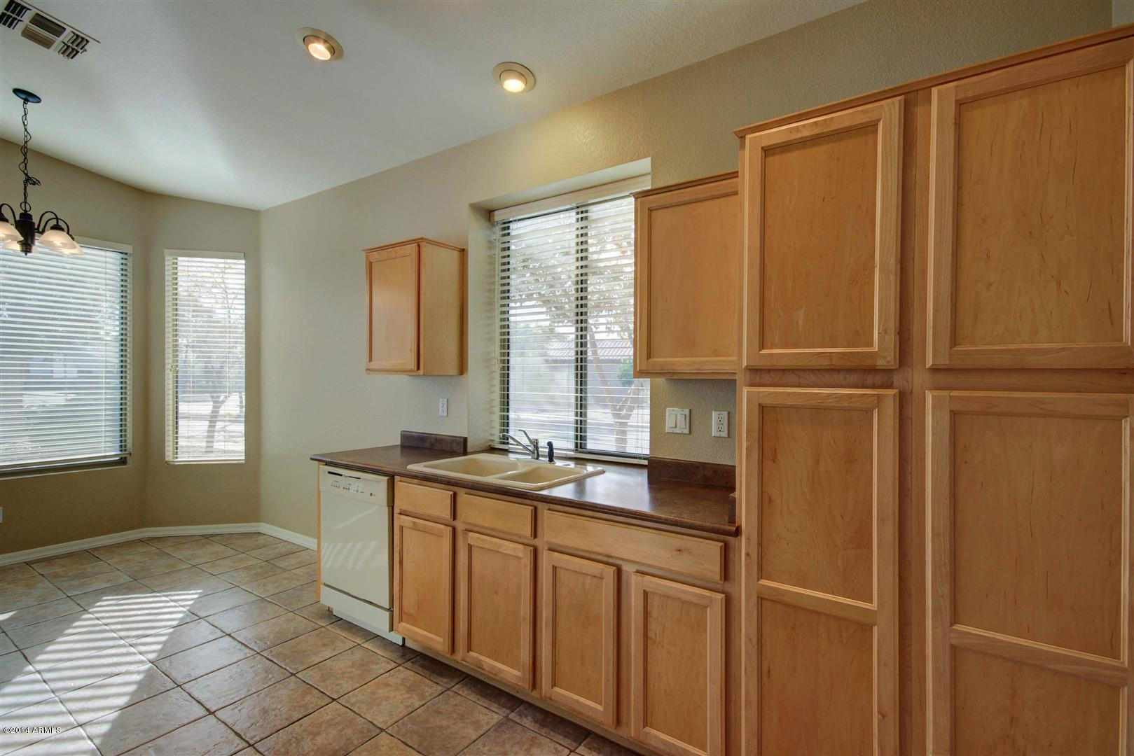 4279 East Walnut Road Gilbert, AZ 85298 - Photo 20 of 34 Kitchen