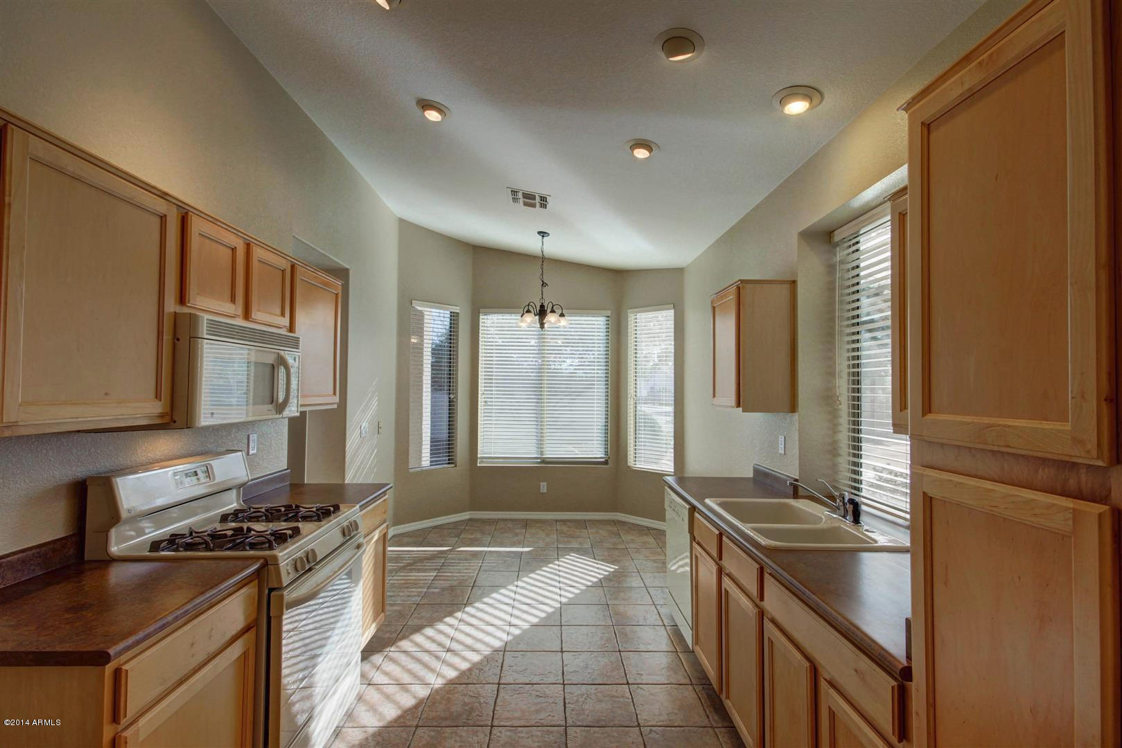 4279 East Walnut Road Gilbert, AZ 85298 - Photo 6 of 34 Kitchen