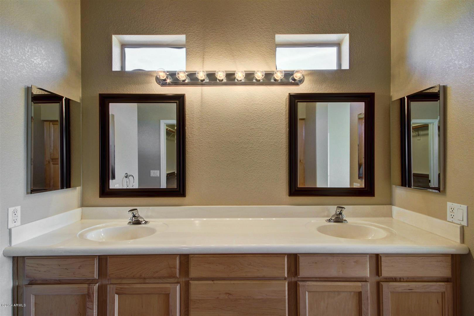 4279 East Walnut Road Gilbert, AZ 85298 - Photo 7 of 34 Master Bath
