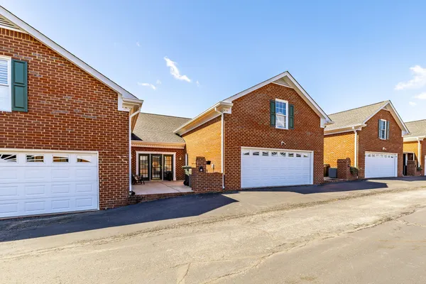 $379,900 | 113 Golf Club Lane, Unit 13, Springfield, TN 37172