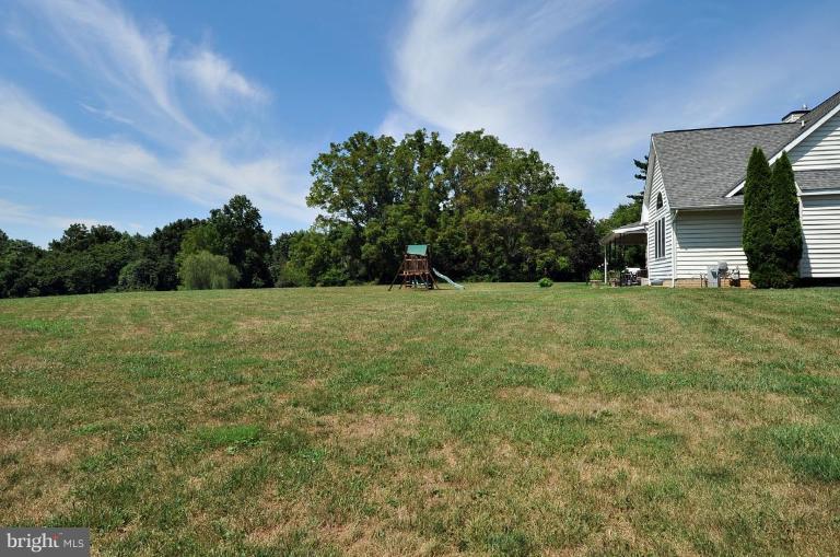 10935 Liberty Road Randallstown, MD 21133 - Photo 4 of 30 Back yard