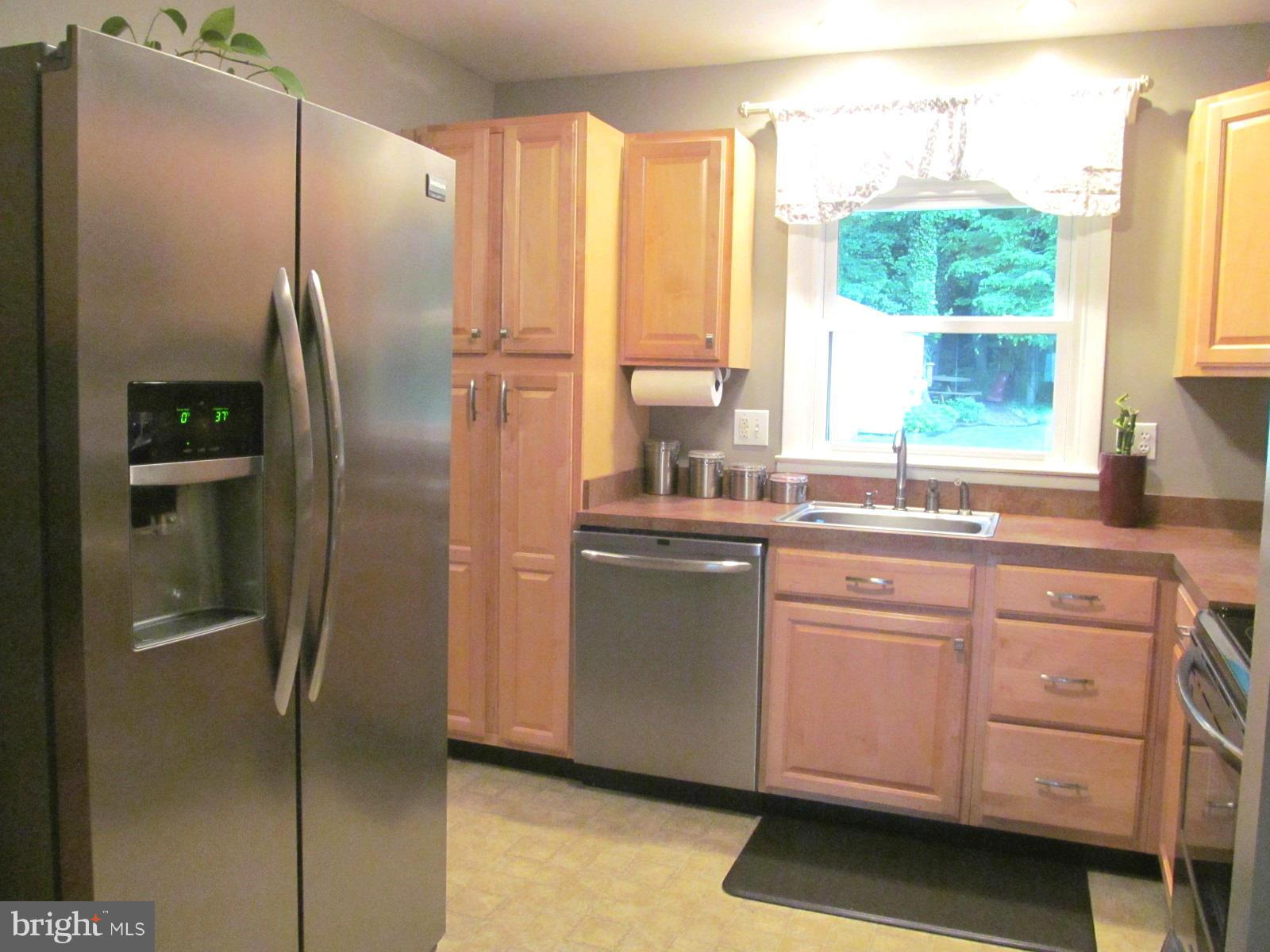 331 Stonewall Road Baltimore, MD 21228 - Photo 12 of 24 Kitchen