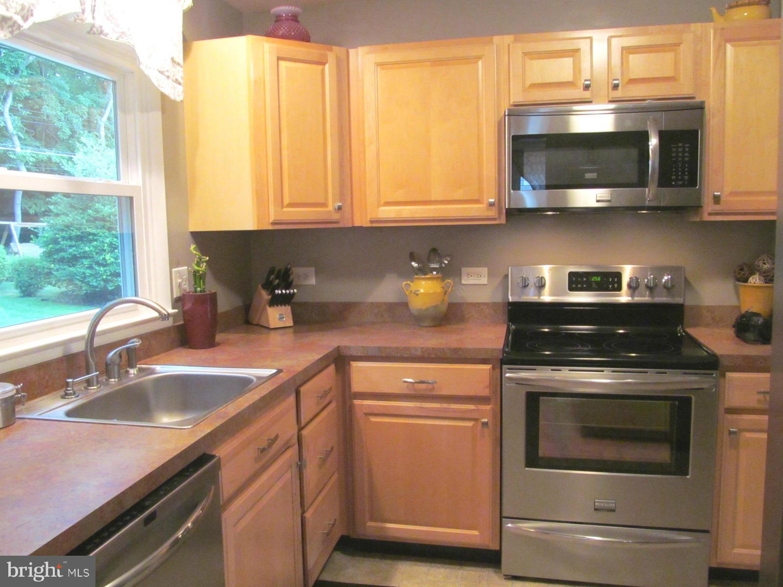 331 Stonewall Road Baltimore, MD 21228 - Photo 13 of 24 Kitchen