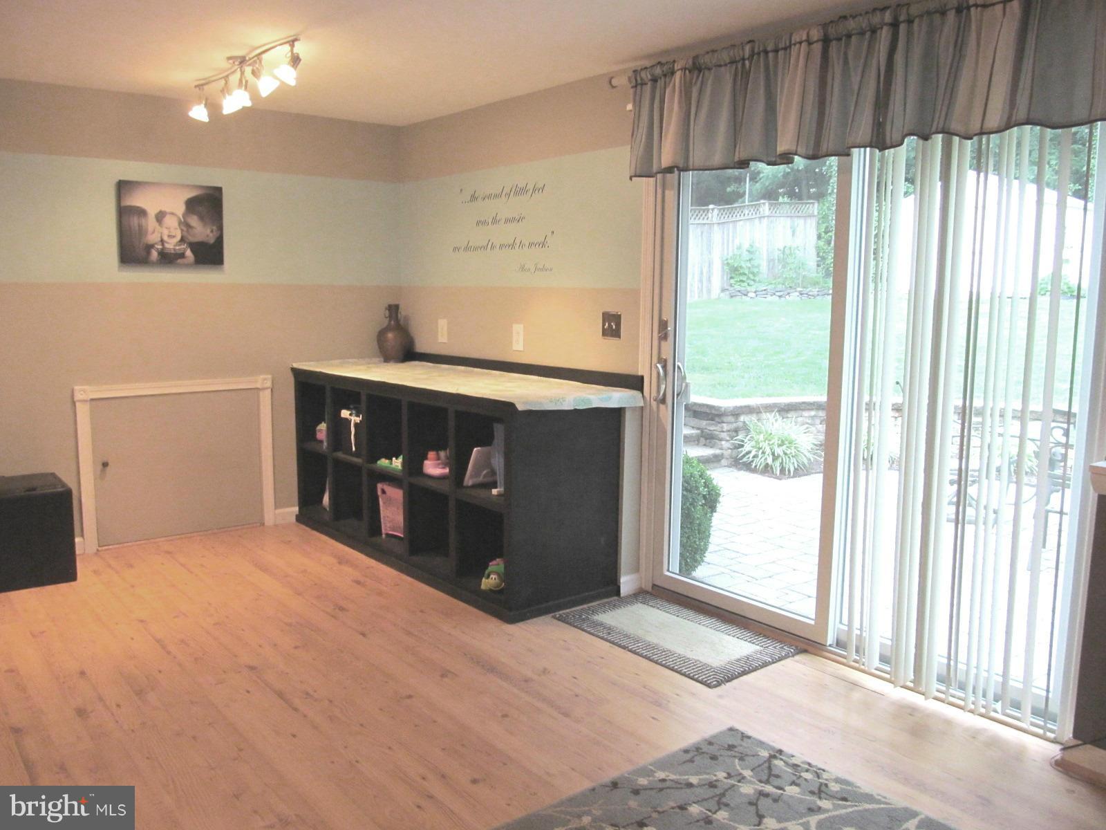 331 Stonewall Road Baltimore, MD 21228 - Photo 21 of 24 Family Room