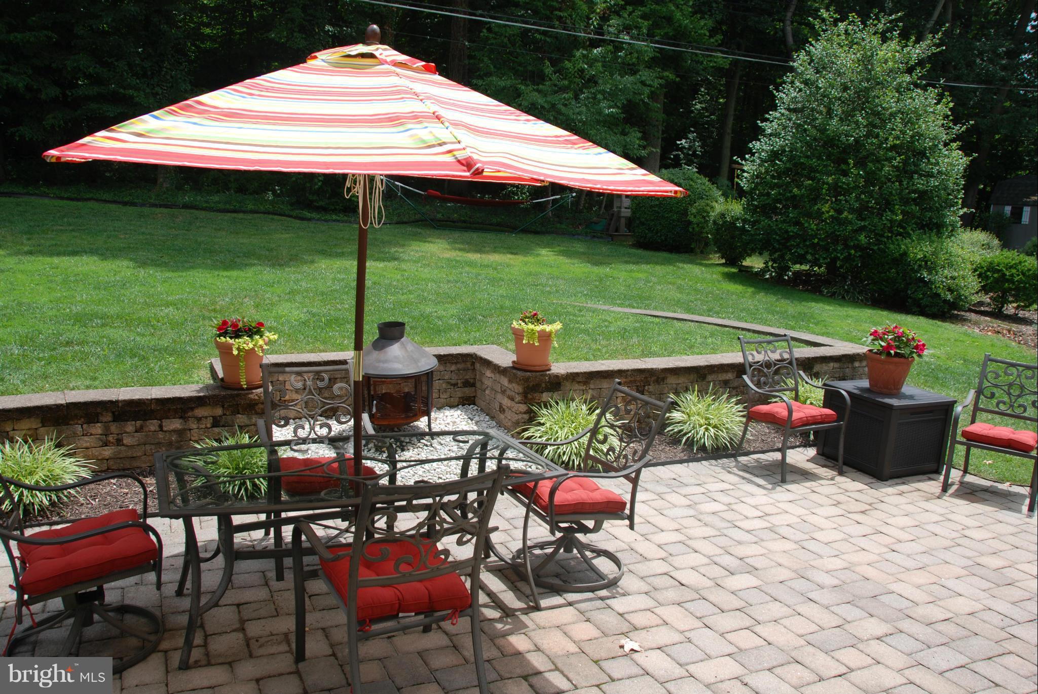 331 Stonewall Road Baltimore, MD 21228 - Photo 5 of 24 NOTE: Built-in wall seating