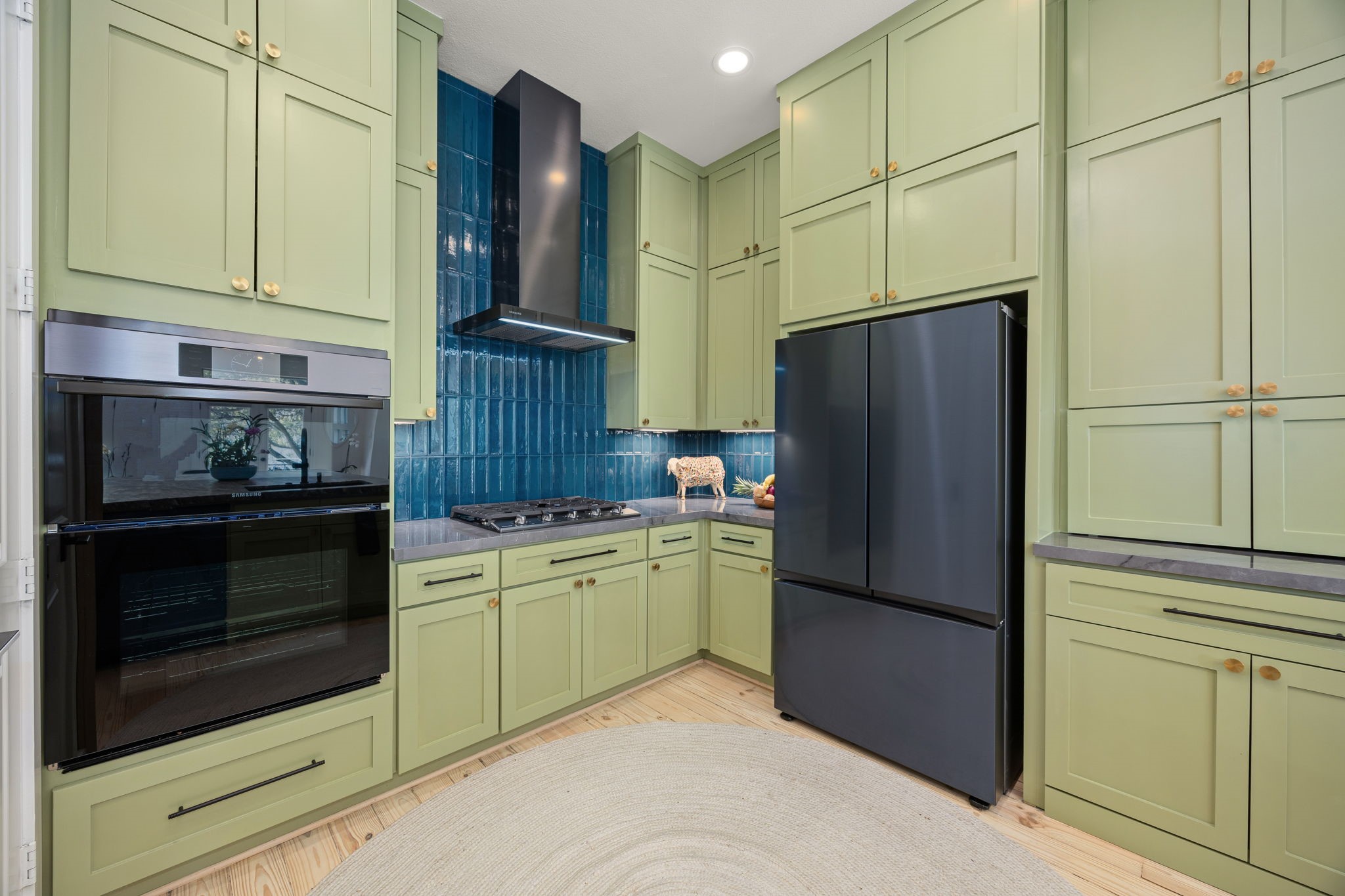 523 Fowler Street Houston, TX 77007 - Photo 14 of 39 a kitchen with stainless steel appliances granite countertop a refrigerator and a stove top oven