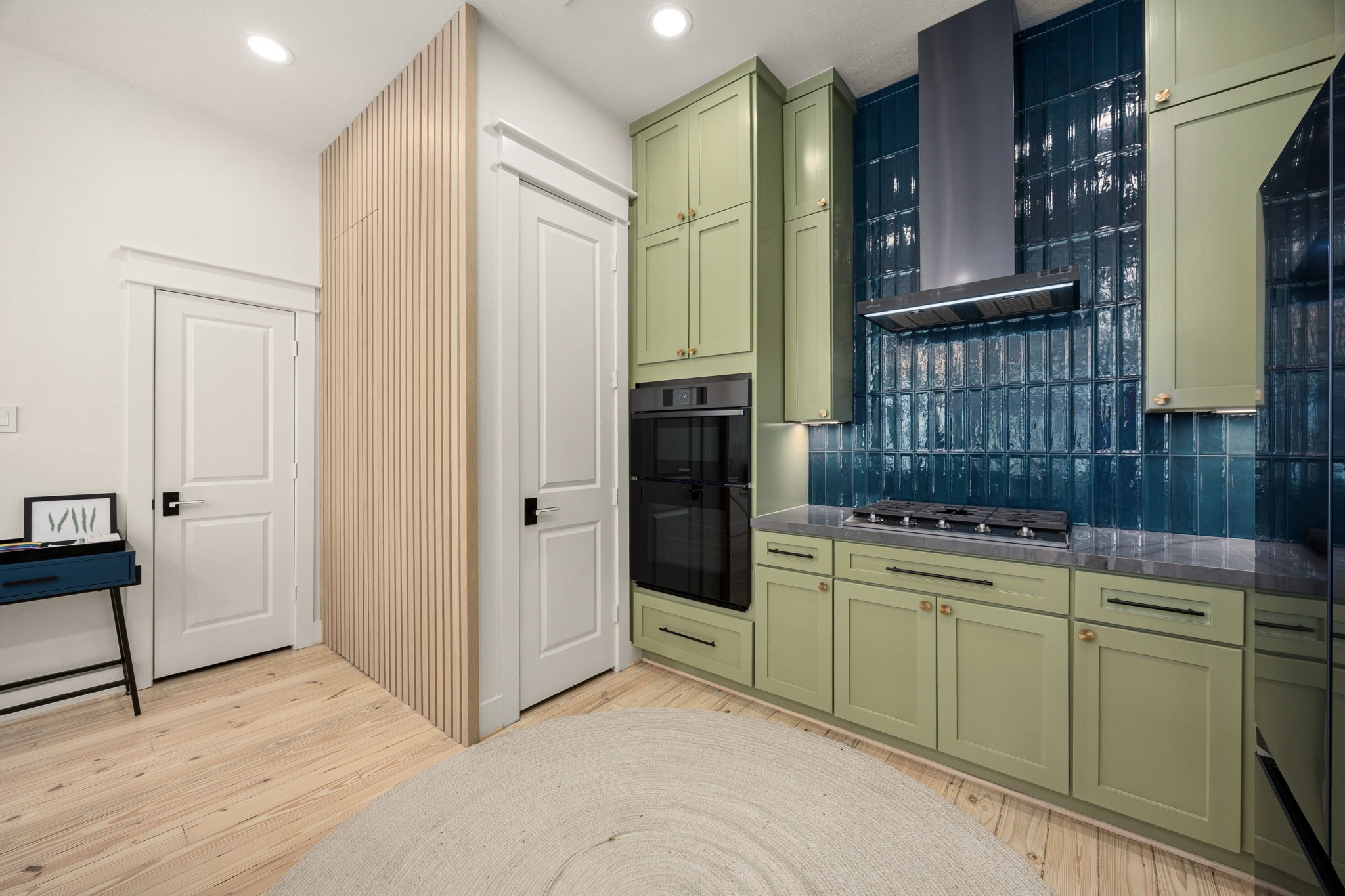 523 Fowler Street Houston, TX 77007 - Photo 16 of 39 a room with storage and utility