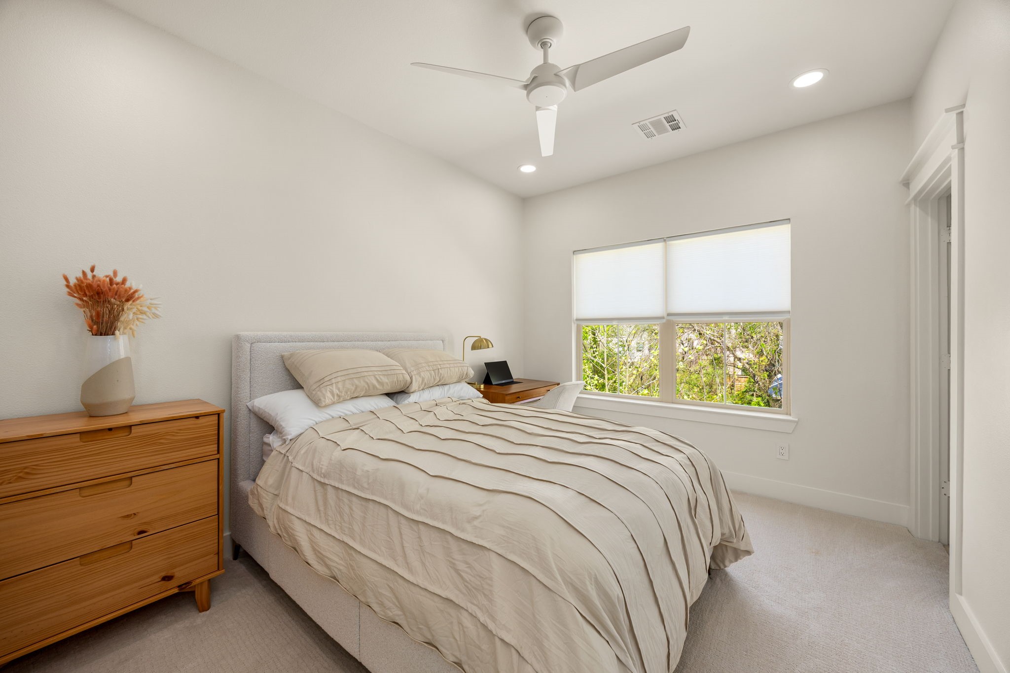 523 Fowler Street Houston, TX 77007 - Photo 20 of 39 a bedroom with a bed and a window