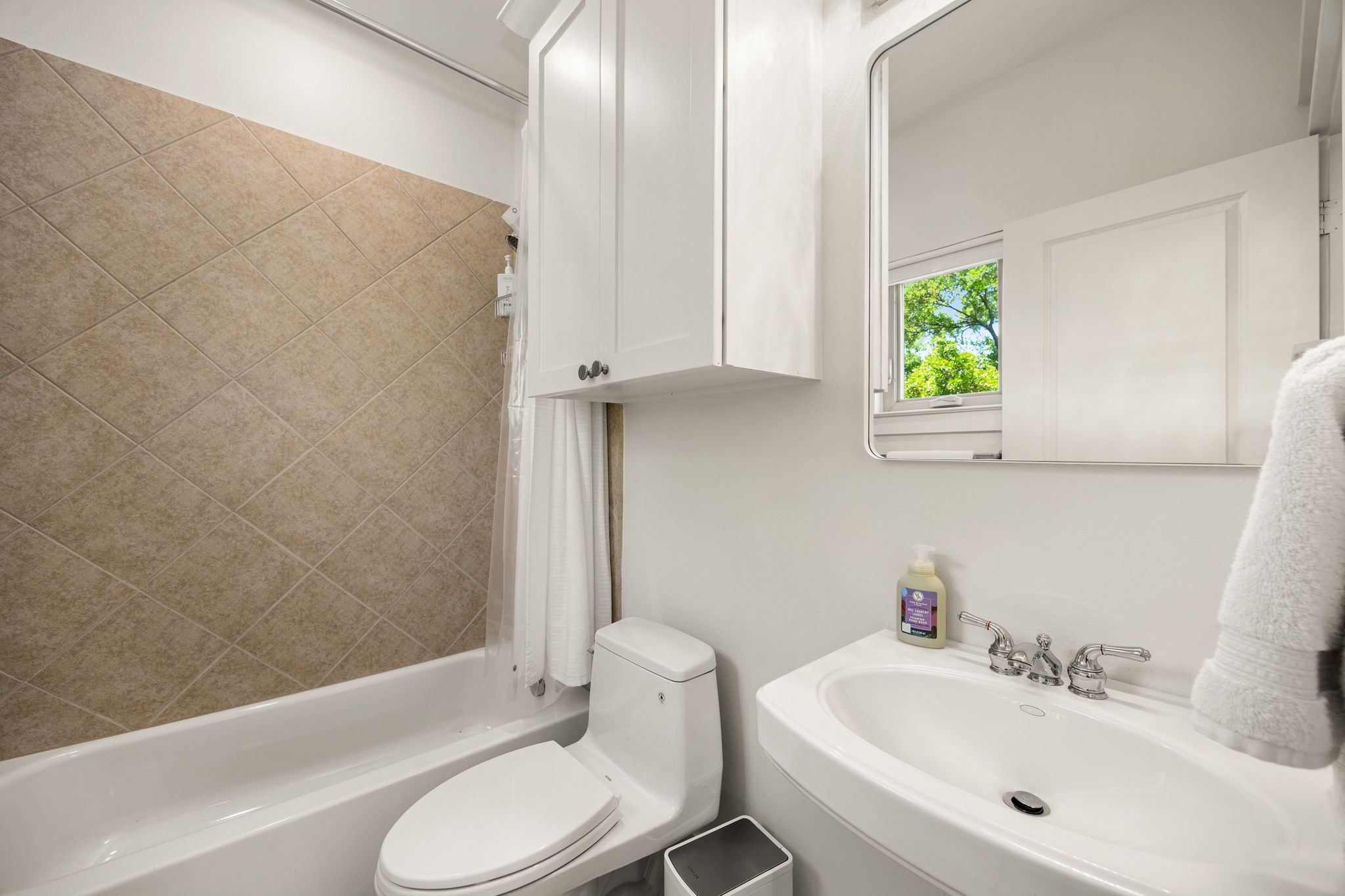 523 Fowler Street Houston, TX 77007 - Photo 21 of 39 a bathroom with a sink toilet and shower