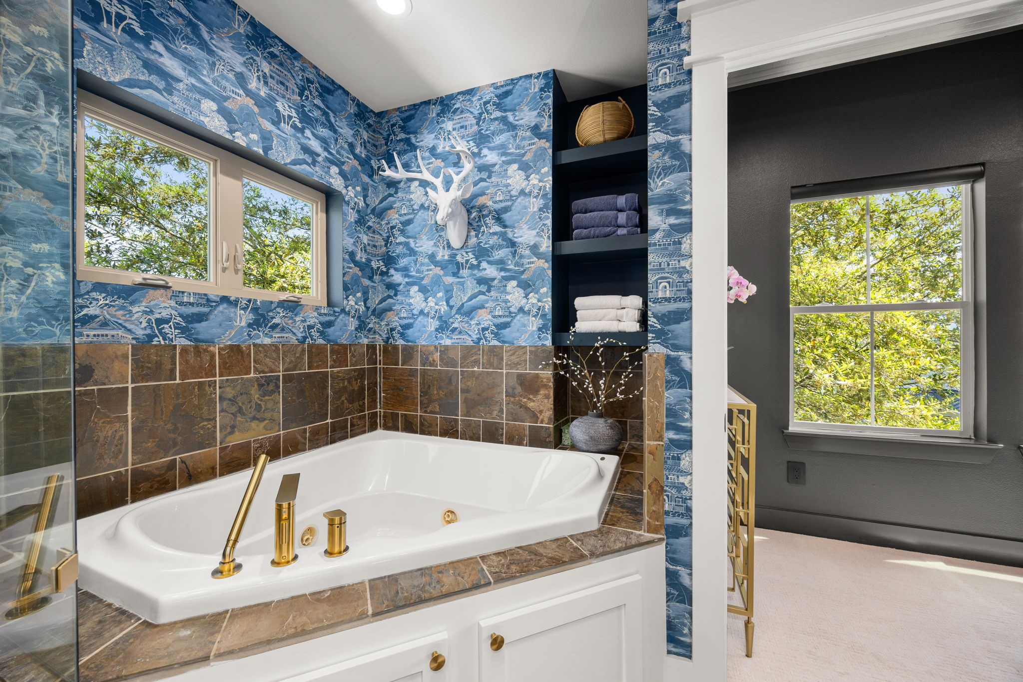 523 Fowler Street Houston, TX 77007 - Photo 26 of 39 a bathroom with a tub and a shower