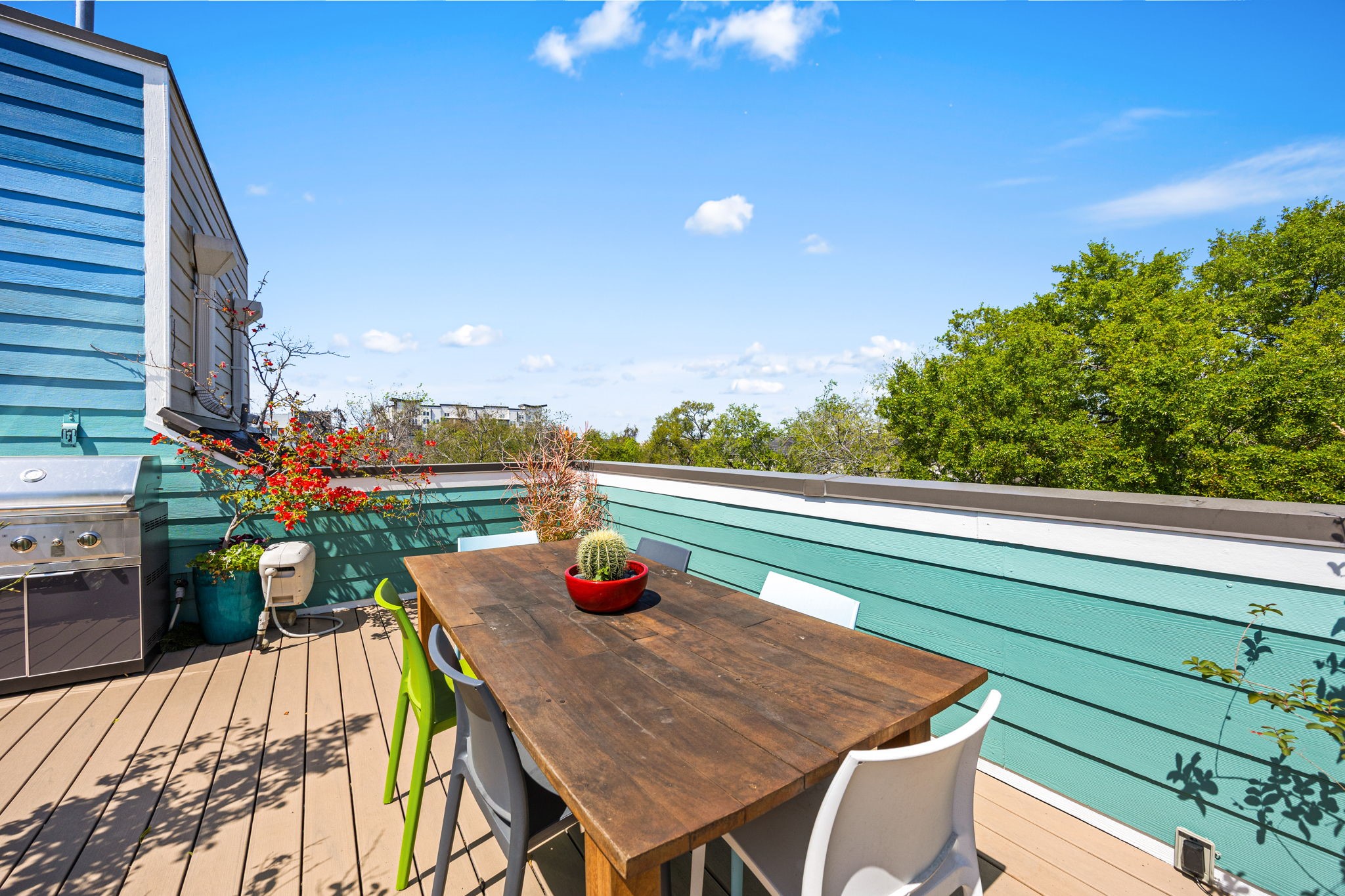 523 Fowler Street Houston, TX 77007 - Photo 30 of 39 a outdoor view with a sitting space