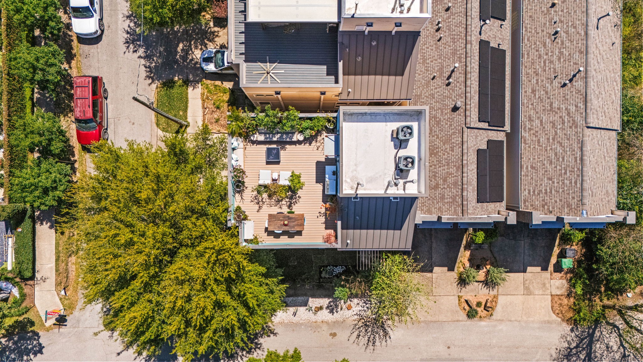 523 Fowler Street Houston, TX 77007 - Photo 33 of 39 an aerial view of a house with a yard and sitting area