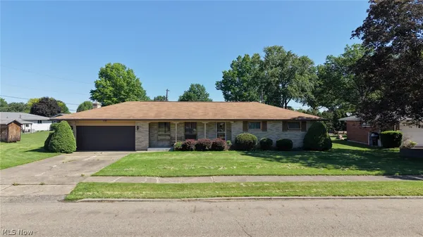 $1 | 333 Hilan Avenue Southwest, New Philadelphia, OH 44663