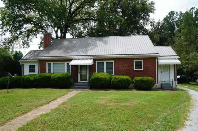 $199,900 | 1243 Lynchburg Avenue, Brookneal, VA 24528