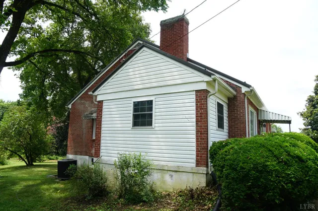 $199,900 | 1243 Lynchburg Avenue, Brookneal, VA 24528