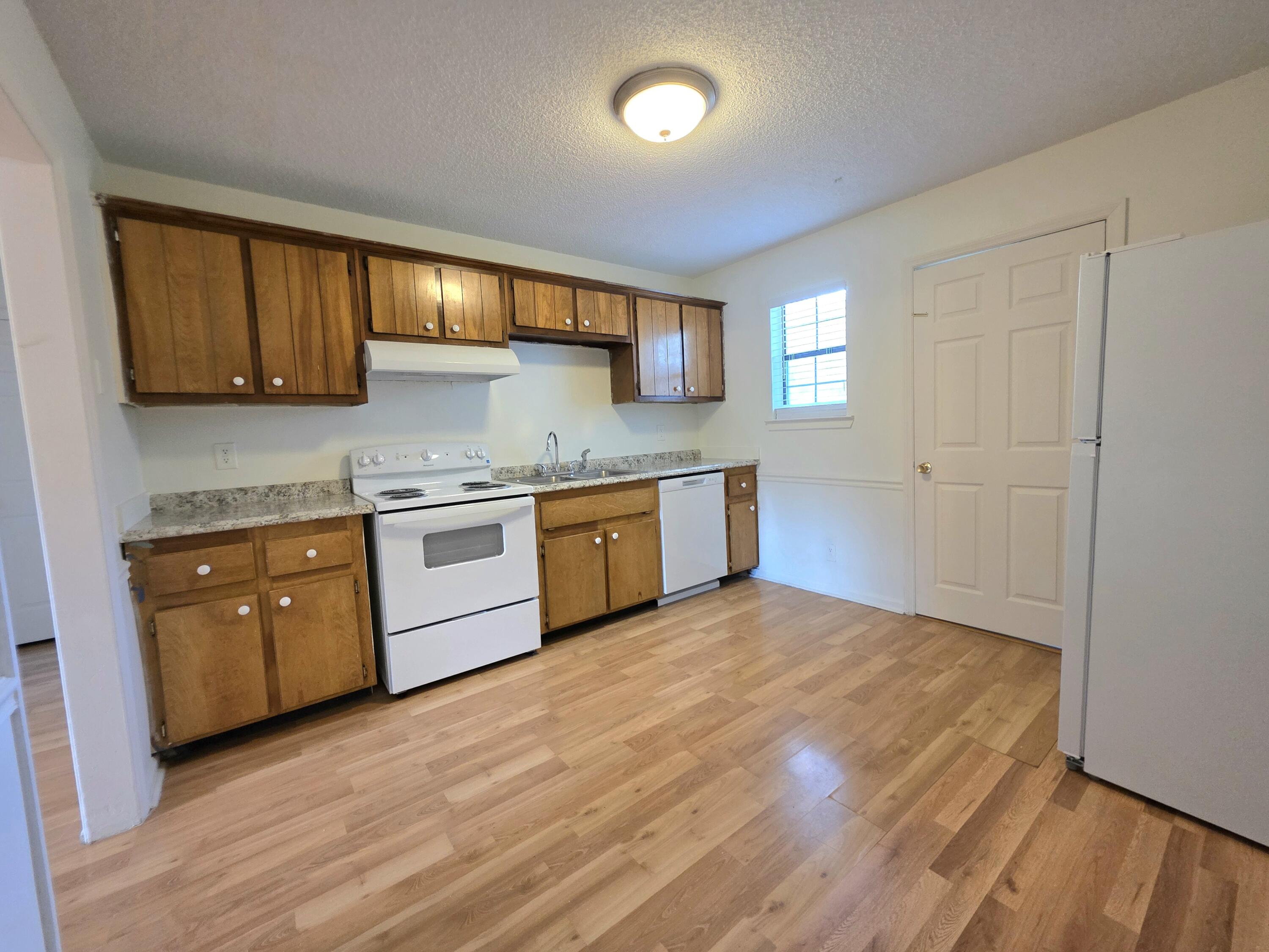 356 Browns Ferry Road Chattanooga, TN 37419 - Photo 15 of 19 B Kitchen 2