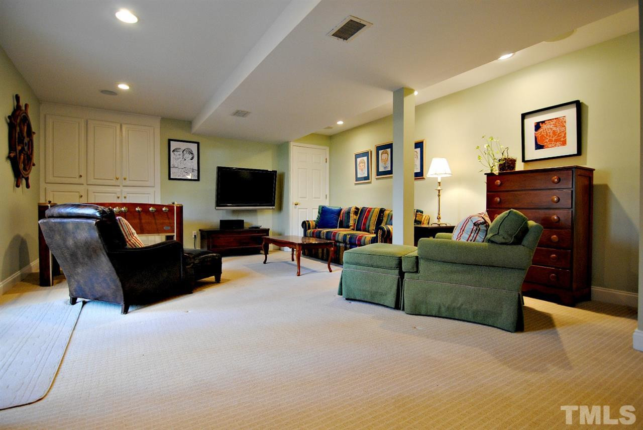304 Foxhall Street Raleigh, NC 27609 - Photo 15 of 25 Den/Family/Great Room