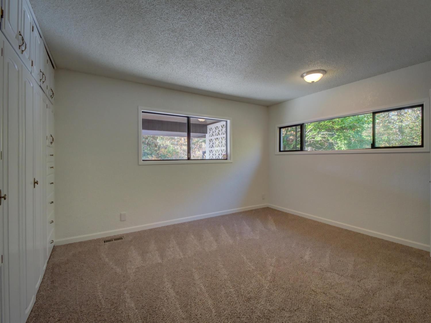 2407 Merlin Road Grants Pass, OR 97526 - Photo 22 of 34 Second master bedroom.