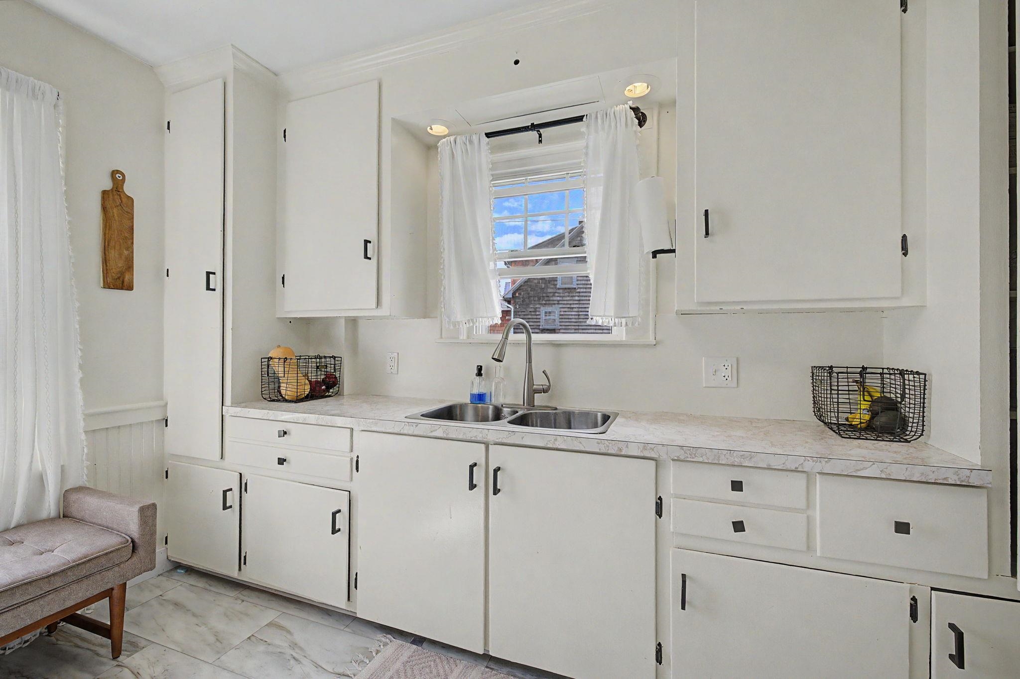 171 Kenney Street Manchester, NH 03103 - Photo 51 of 60