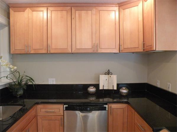 18 Longmeadow Road Beverly, MA 01915 - Photo 4 of 15 Gallery Image 4