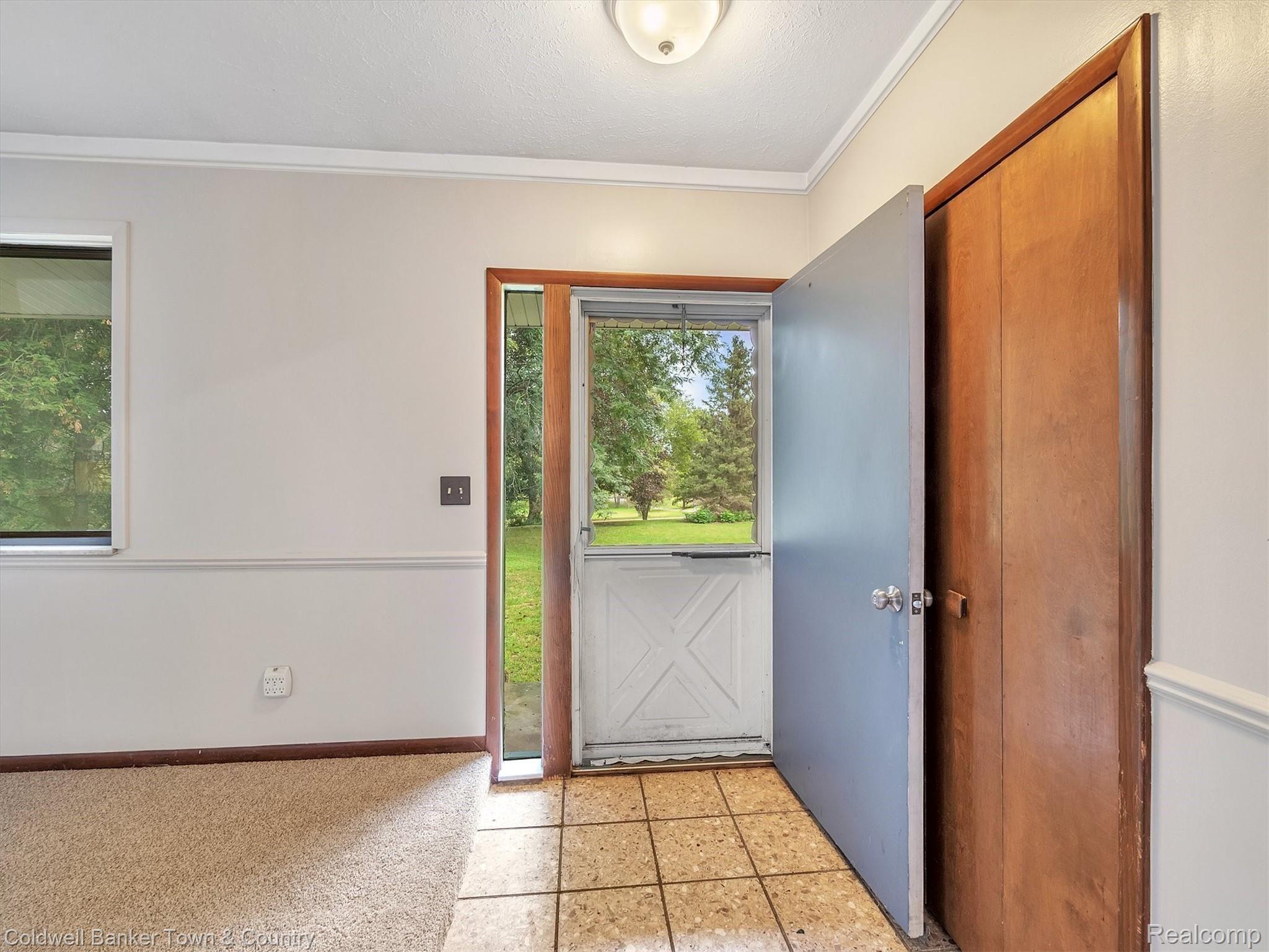 Front Entry with Tile Floor
