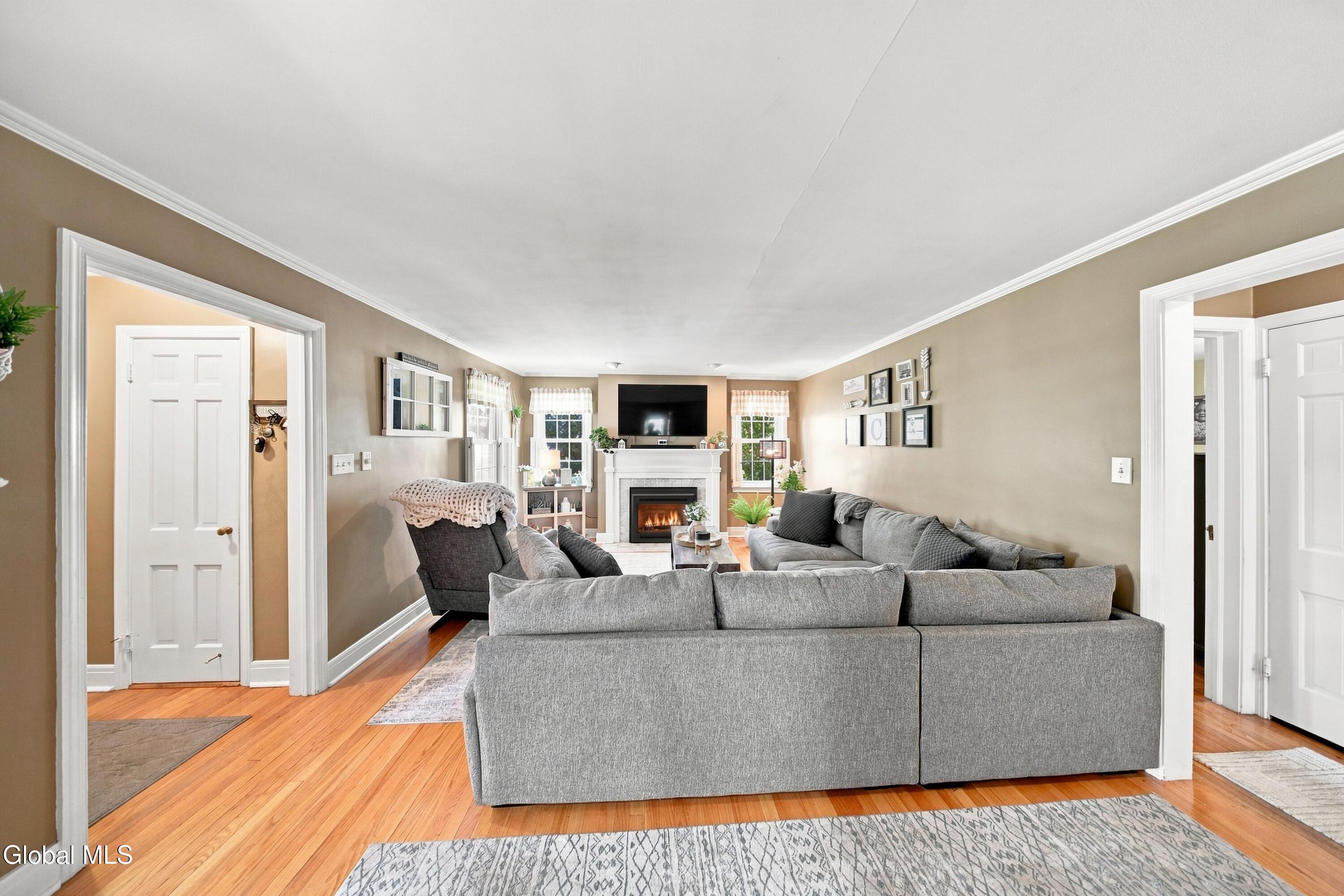 2313 Barcelona Road Niskayuna, NY 12309 - Photo 6 of 50 6