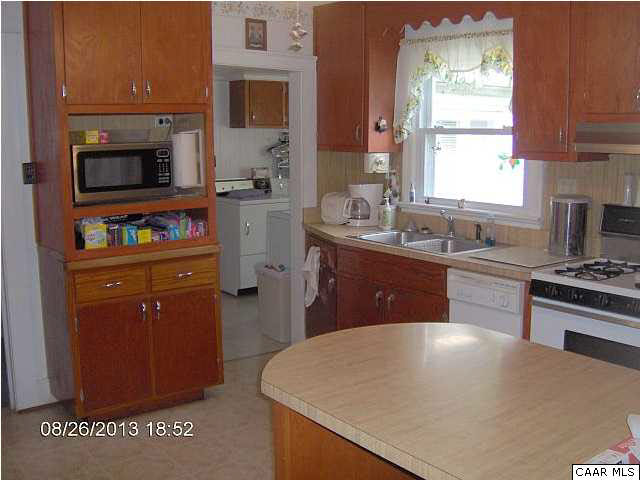 4283 Cartersville Road New Canton, VA 23123 - Photo 4 of 10 Kitchen