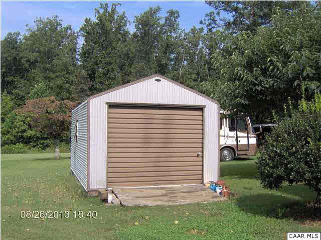 4283 Cartersville Road New Canton, VA 23123 - Photo 9 of 10 Storage