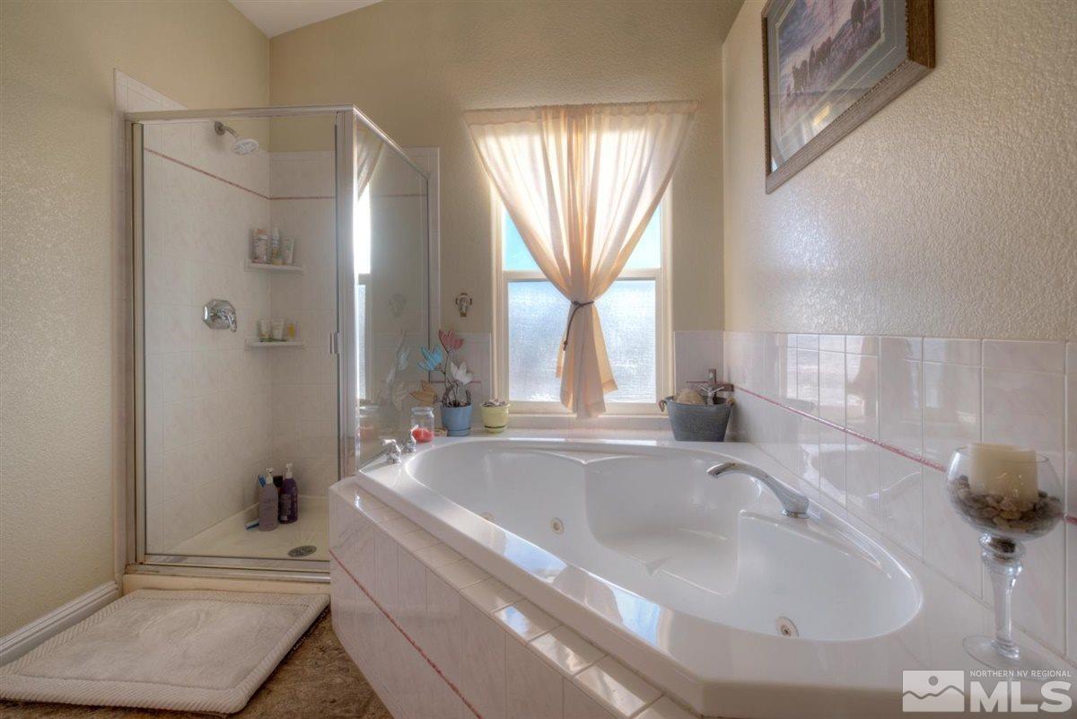 2160 Antelope Valley Road Reno, NV 89506 - Photo 9 of 25 a bathroom with a tub sink and mirror