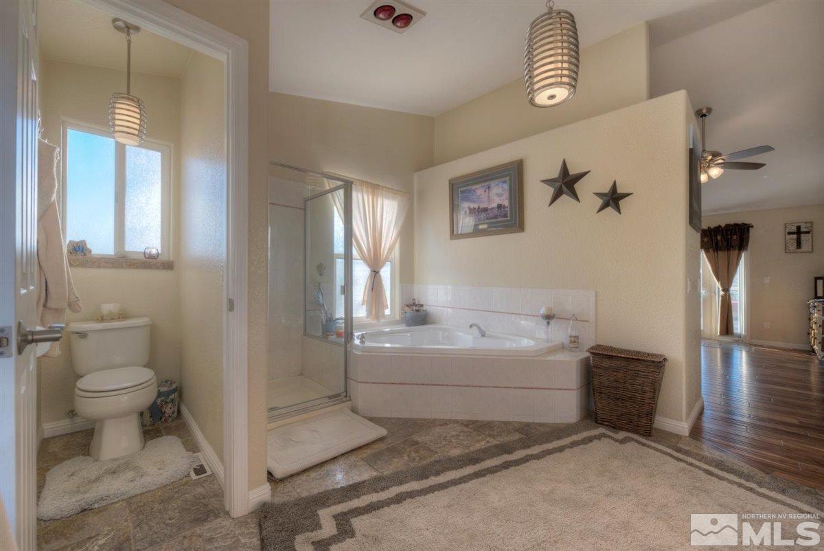 2160 Antelope Valley Road Reno, NV 89506 - Photo 10 of 25 a bathroom with a sink a toilet and a bathtub