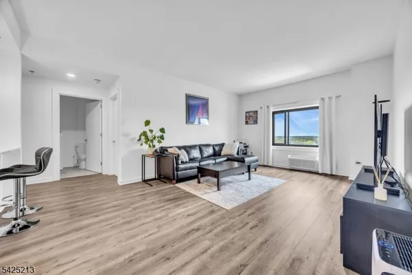 $475,000 | 1 Carriage City Plaza, Unit 1620, Rahway, NJ 07065