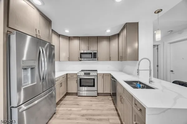 $475,000 | 1 Carriage City Plaza, Unit 1620, Rahway, NJ 07065