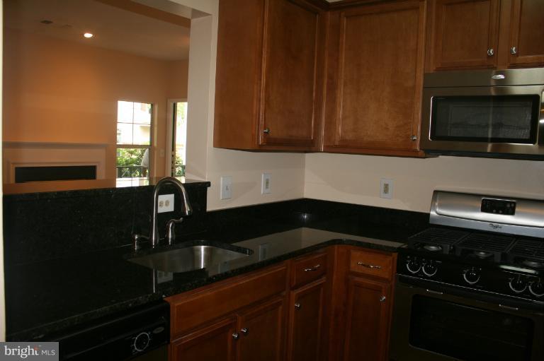 12012 Taliesin Place, Unit 13 Reston, VA 20190 - Photo 4 of 6 Kitchen