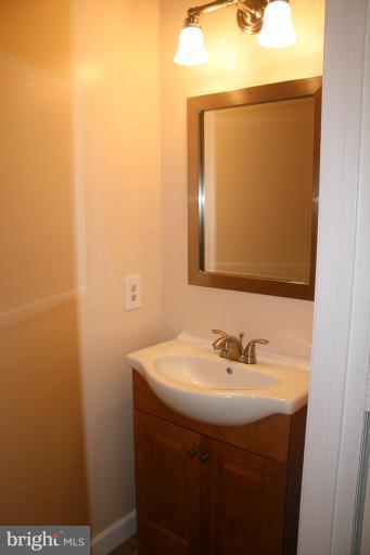 12012 Taliesin Place, Unit 13 Reston, VA 20190 - Photo 5 of 6 Bath