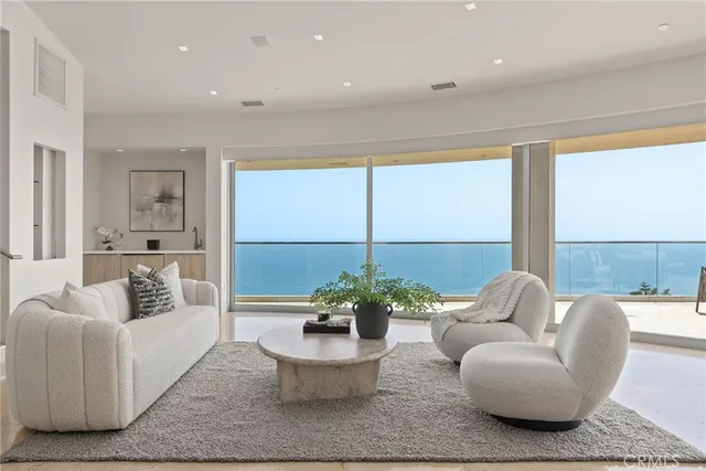 $30,000 | 900 Gainsborough Drive, Laguna Beach, CA 92651